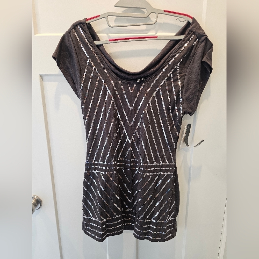 XOXO “Easy Virtue” Black Sequin Embellished Short Sleeve Top Women’s Size Small